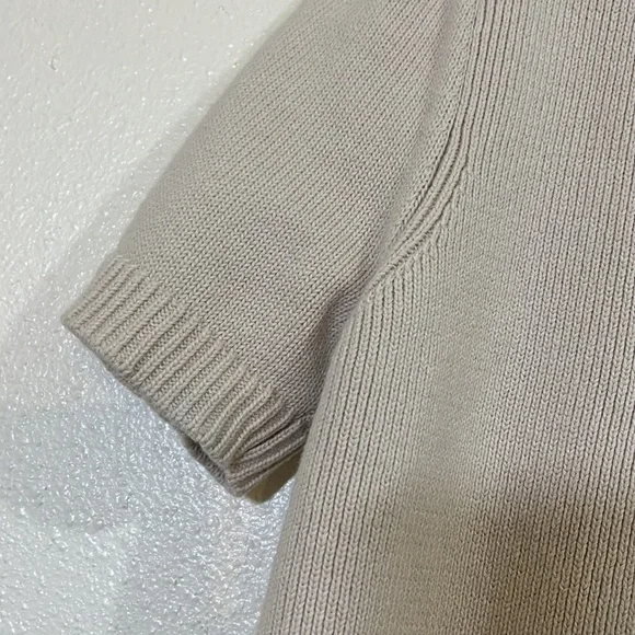 Adrienne Vittadini cream colored sweater vest. Size Medium - Picture 4 of 7